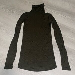 Aritzia Turtleneck long sleeve top